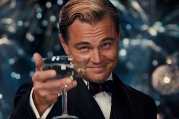 Dicaprio Brindando